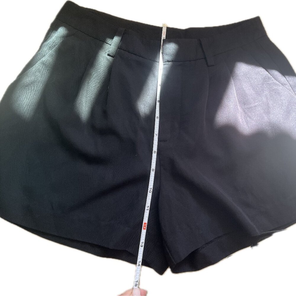 Uniqlo Black Formal Pleated Shorts size Zero